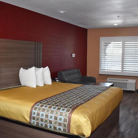 Hotel Baymont By Wyndham Manteca Esterno foto