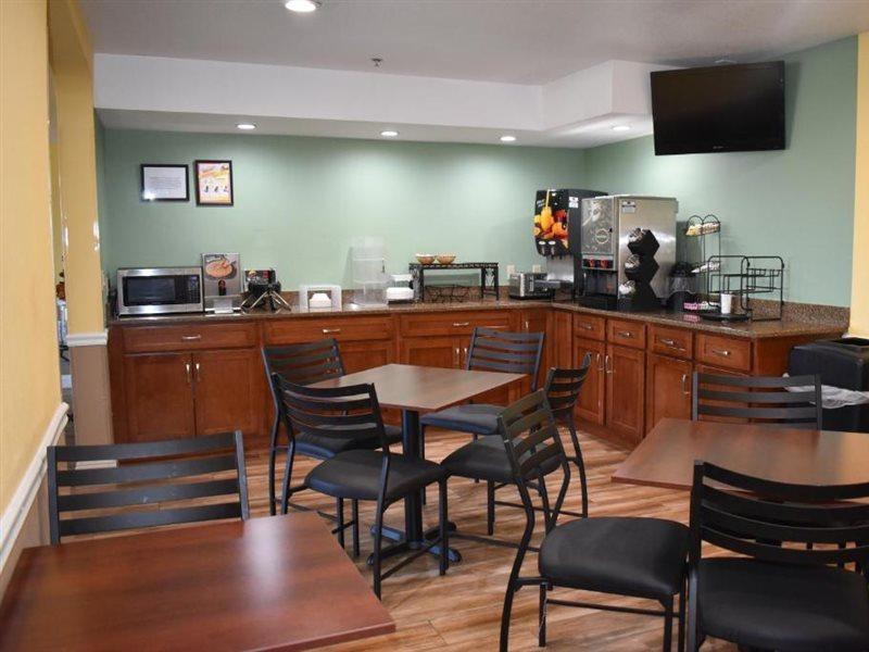 Hotel Baymont By Wyndham Manteca Esterno foto