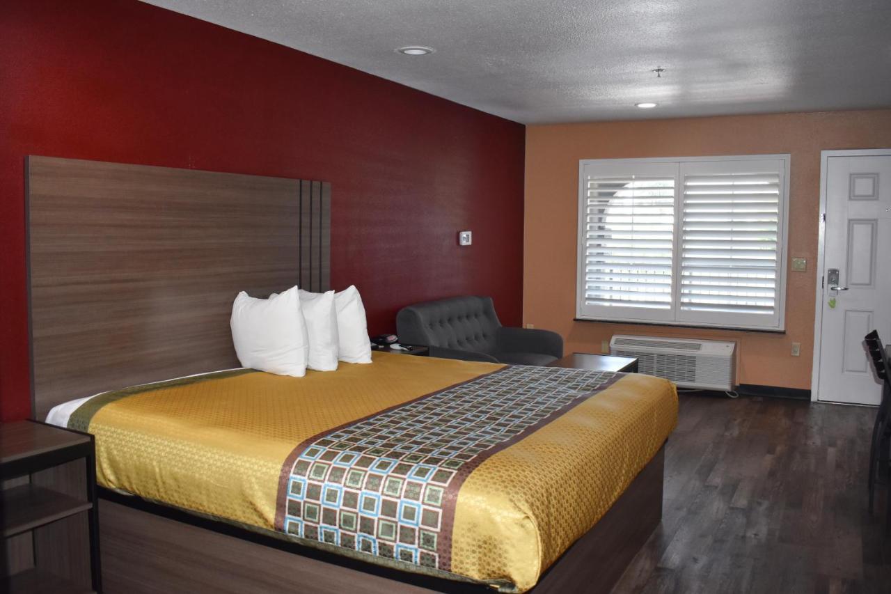 Hotel Baymont By Wyndham Manteca Esterno foto