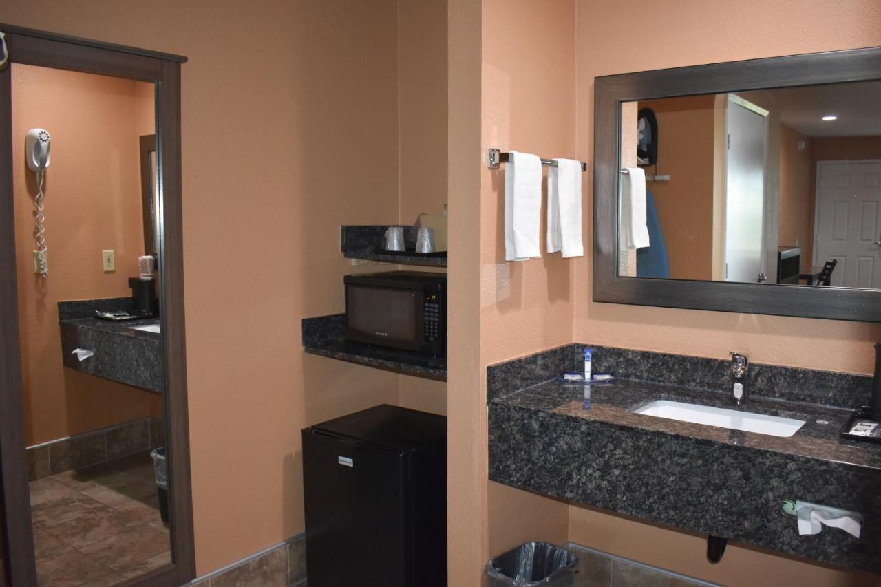 Hotel Baymont By Wyndham Manteca Esterno foto