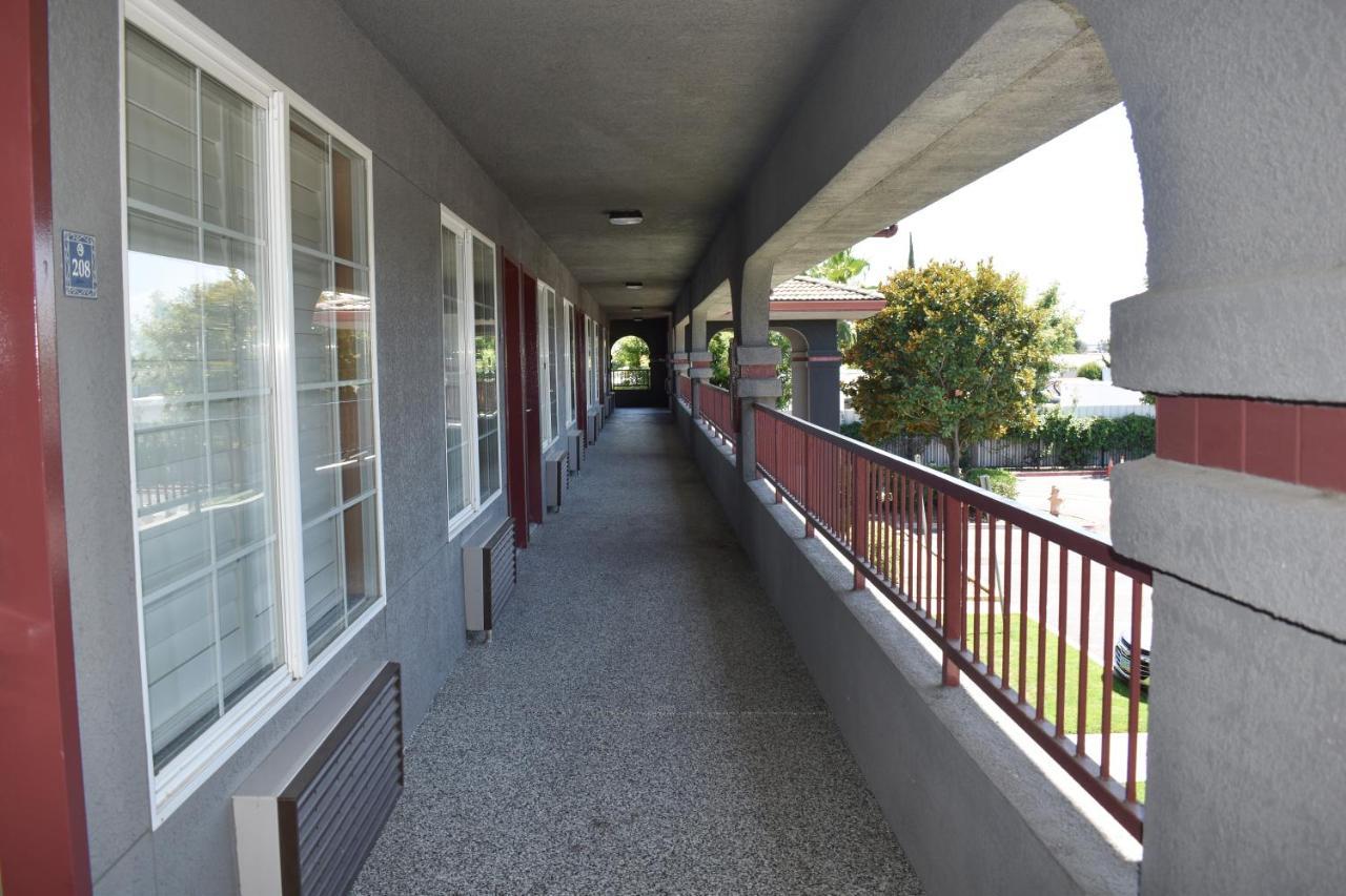 Hotel Baymont By Wyndham Manteca Esterno foto